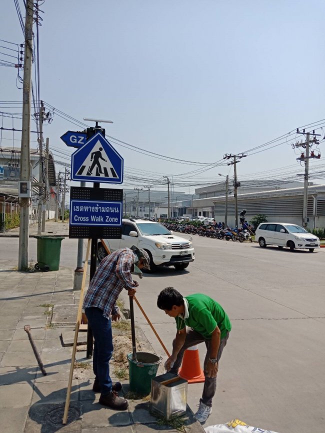 งานติดตั้งป้ายเขตคนข้ามถนนโซล่าเซลล์